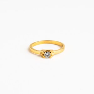 Anillo oro amarillo 18K con diamante