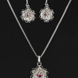 Juego aretes y dije flor con rubí