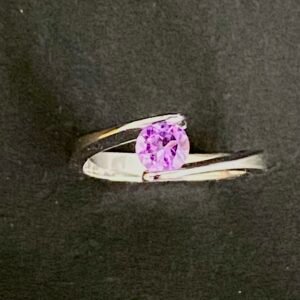 Anillo oro blanco 18K con amatista