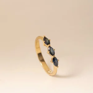 Anillo en oro amarillo 18 K zafiros naturales