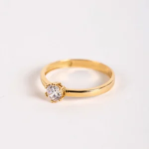 Anillo en oro amarillo 18K con circón