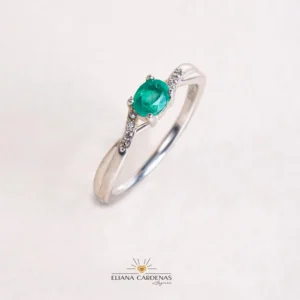 Anillo en plata 925 con esmeralda natural colombiana