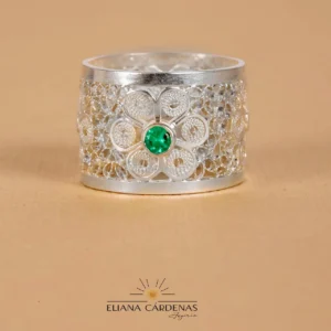 Anillo en plata filigrana esmeralda natural