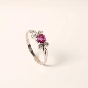 Anillo oro blanco 18K rubí natural diamantes naturales