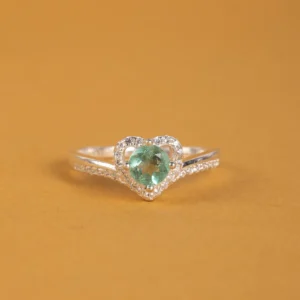 Anillo plata 925 corazón esmeralda natural