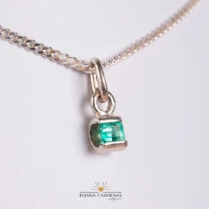 Dije en plata palladium 925 con esmeralda natural