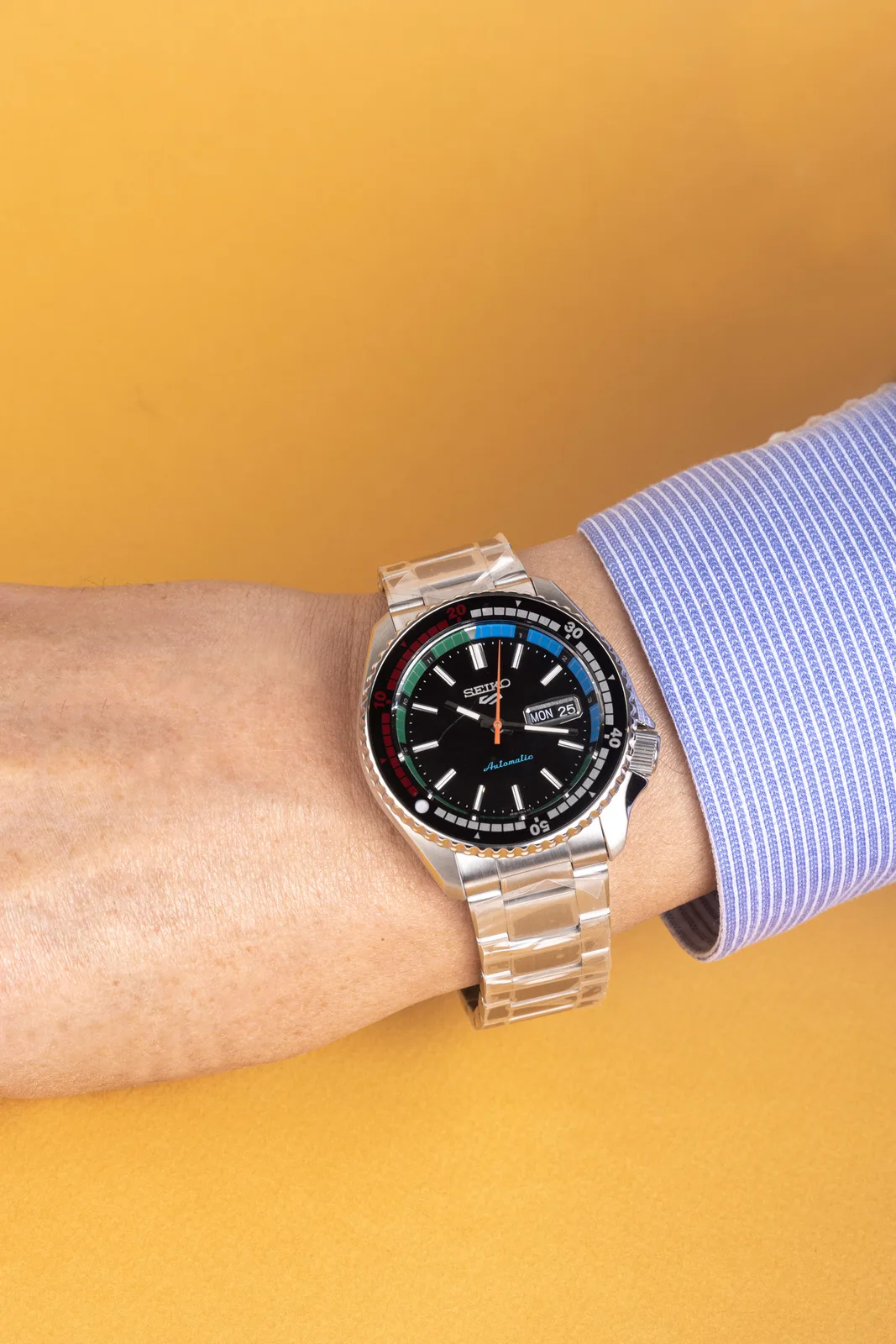 Reloj seiko caballero tablero oscuro bordes color 1 Reloj seiko caballero tablero oscuro bordes color